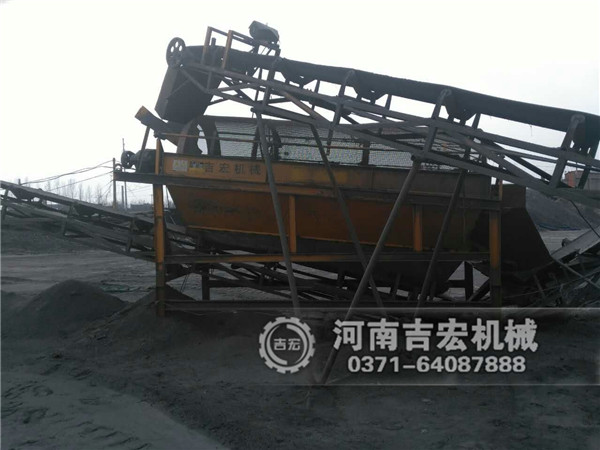 液壓開箱雙級(jí)粉碎機(jī)生產(chǎn)現(xiàn)場(chǎng)