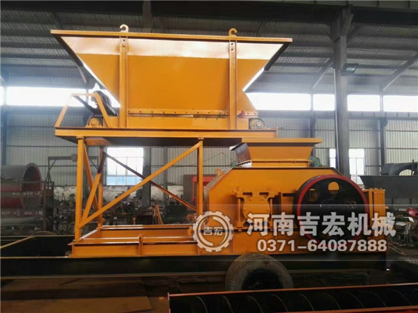 900×1200移動(dòng)雙齒輥破碎機(jī)發(fā)往西安