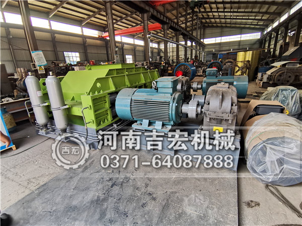 河卵石對(duì)輥制砂機(jī)