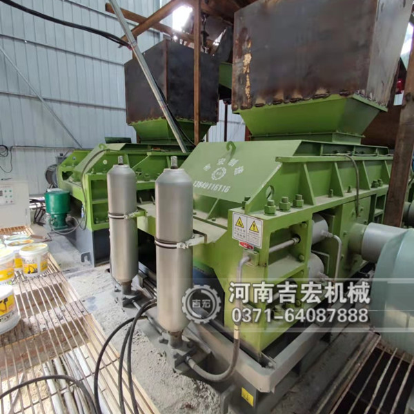 福建泉州1610對(duì)輥制砂機(jī)生產(chǎn)現(xiàn)場