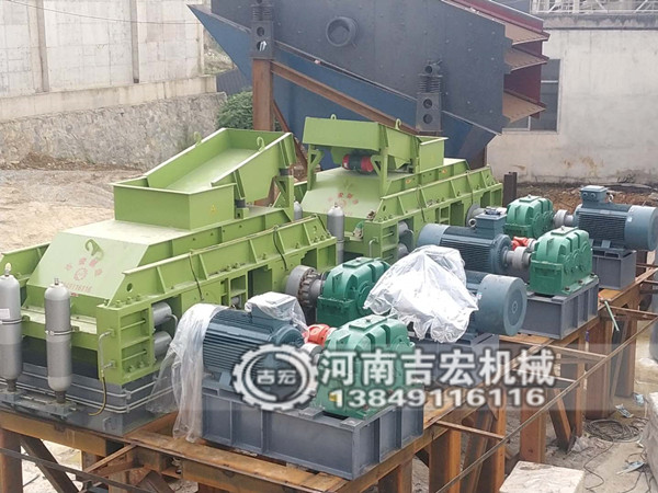 專吃12、13石子液壓對輥制砂機-砂場必備制砂設(shè)備！