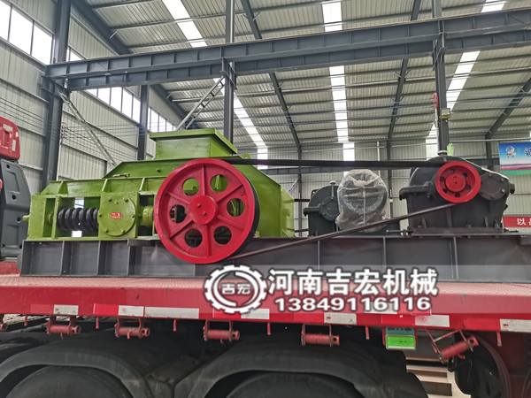 城市道路改造中廢舊柏油路面破碎方案——雙齒輥破碎機(jī)核心技術(shù)解讀！