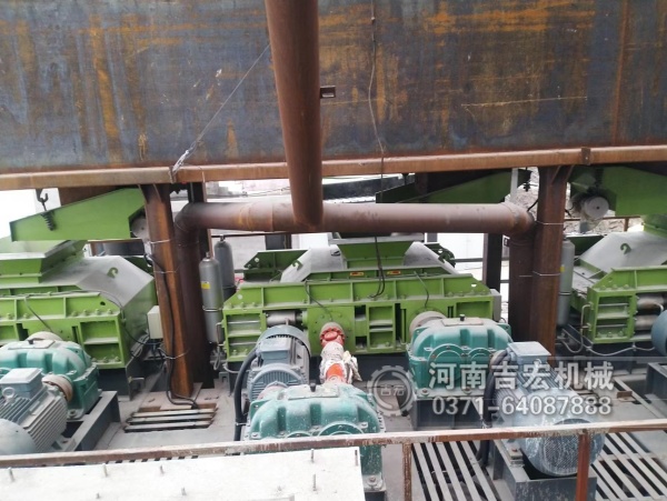 試過(guò)多種破碎機(jī),為啥老廠長(zhǎng)獨(dú)寵白云石對(duì)輥機(jī)？答案藏在細(xì)節(jié)里！