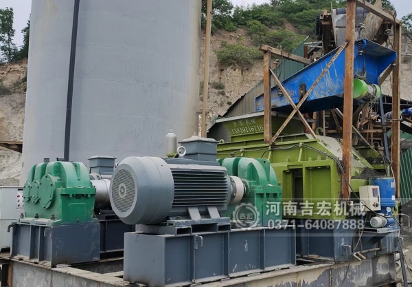 砂粒級(jí)配不達(dá)標(biāo)？液壓對(duì)輥制砂機(jī)精準(zhǔn)控粒,成品質(zhì)量提升30%！